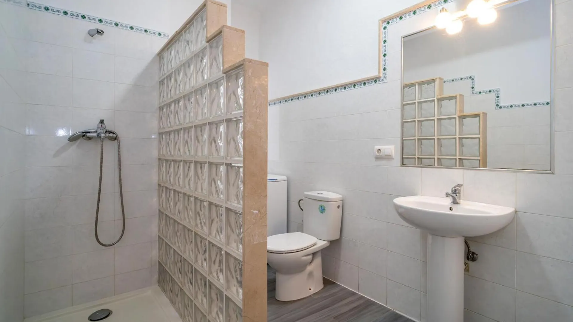 1 Bedroom Cozy Apartment In Arcos De La Frontera